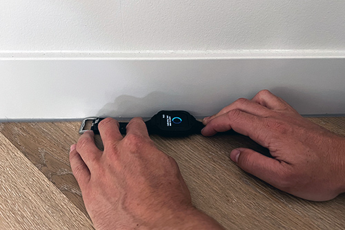 Calibration position 01: Flat against a level surface